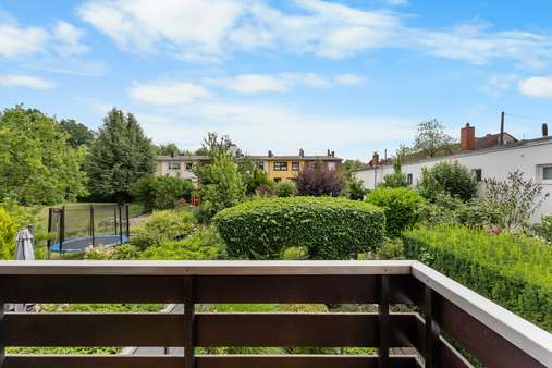 Blick in den Garten - Einfamilienhaus in 28217 Bremen mit 107m² kaufen