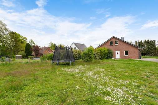 Blick auf den vorderen Garten - Einfamilienhaus in 27711 Osterholz-Scharmbeck mit 142m² kaufen