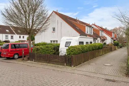 Stuhr - Moordeich I Gepflegtes Reihenendhaus mit schönem Garten I Carport und Pkw-Stellplatz