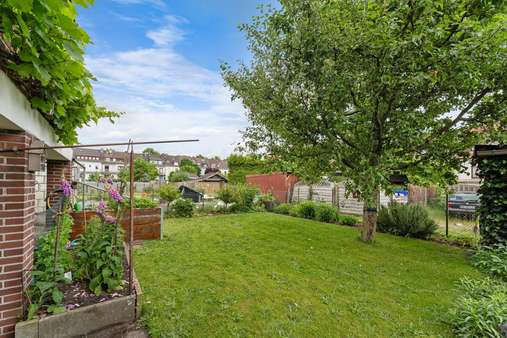 Blick in den Garten - Reihenendhaus in 28237 Bremen mit 139m² kaufen