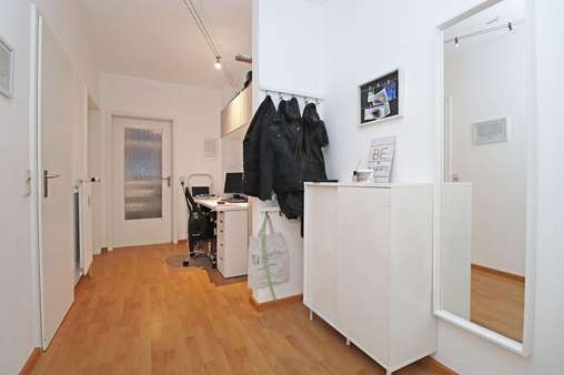 Flur - Etagenwohnung in 28279 Bremen mit 61m² günstig kaufen