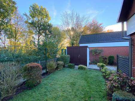 Garten und Zugang zum Park - Bungalow in 28277 Bremen mit 100m² günstig kaufen