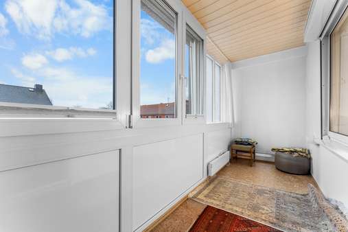 verglaster Balkon - Etagenwohnung in 28195 Bremen mit 65m² kaufen