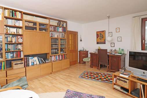 Wohnzimmer - Etagenwohnung in 28199 Bremen mit 87m² kaufen