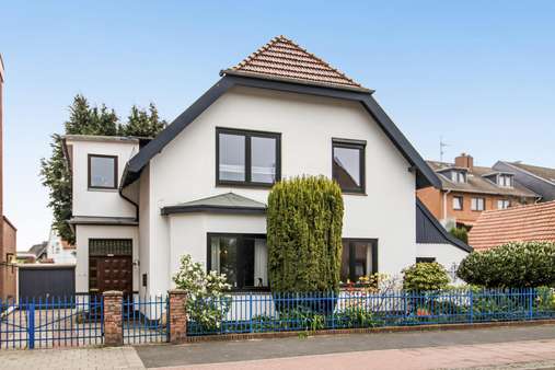 Frontansicht 2025 Frontansicht 2025 - Zweifamilienhaus in 28777 Bremen mit 201m² kaufen