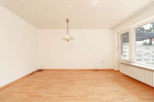 Wohn- und Essbereich im Parterre - Reihenmittelhaus in 28717 Bremen mit 100m² kaufen