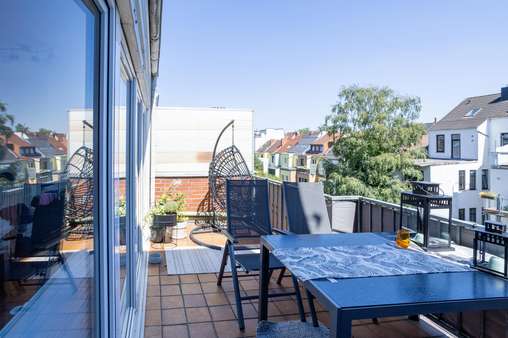 Terrasse im Dachgeschoss - Zweifamilienhaus in 28199 Bremen mit 217m² kaufen