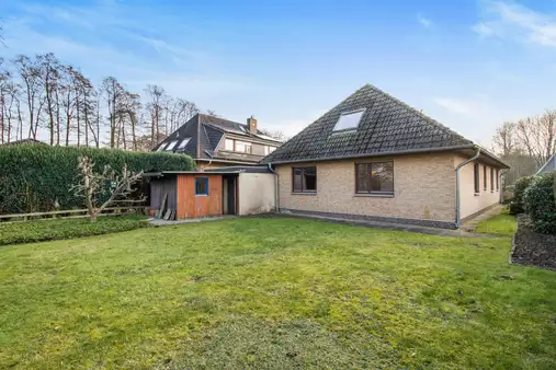 Bremen-Huchting: Freistehendes Einfamilienhaus mit viel Platz direkt am Park Links der Weser