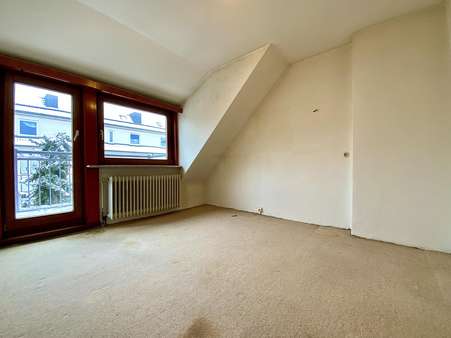 Zimmer im Dachgeschoss - Reihenmittelhaus in 28199 Bremen mit 120m² kaufen