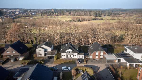 Jette-Joop-Villa am Adendorfer Golfplatz - Einfamilienhaus in 21365 Adendorf mit 188m² als Kapitalanlage günstig kaufen