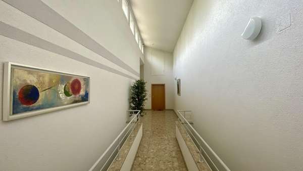 Treppenhaus Zugang zur Wohnung - Penthouse-Wohnung in 78048 Villingen-Schwenningen mit 107m² kaufen