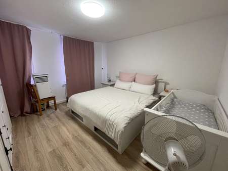 Schlafzimmer 1. OG - Mehrfamilienhaus in 78054 Villingen-Schwenningen mit 350m² kaufen