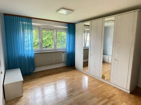 Schlafzimmer im EG - Zweifamilienhaus in 72488 Sigmaringen mit 183m² kaufen