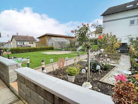 Gepflegter Garten - Doppelhaushälfte in 88605 Meßkirch mit 107m² kaufen