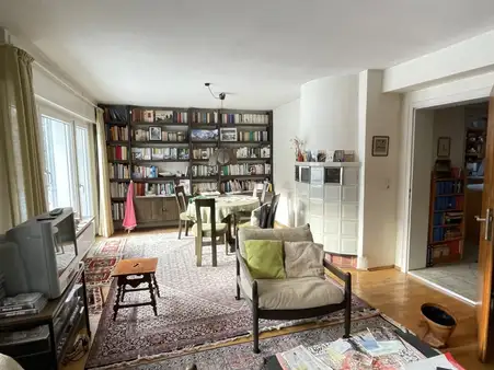 Gepflegte Doppelhaushälfte mit Einbauküche, Garage und sonnigem Garten