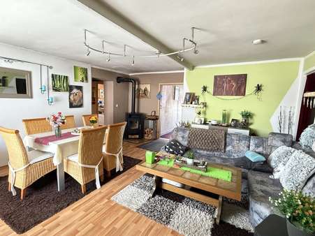 Wohnzimmer mit Schwedenofen,EG - Mehrfamilienhaus in 72516 Scheer mit 288m² kaufen