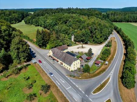 Ansicht vom Anwesen - Mehrfamilienhaus in 78576 Emmingen-Liptingen mit 200m² kaufen