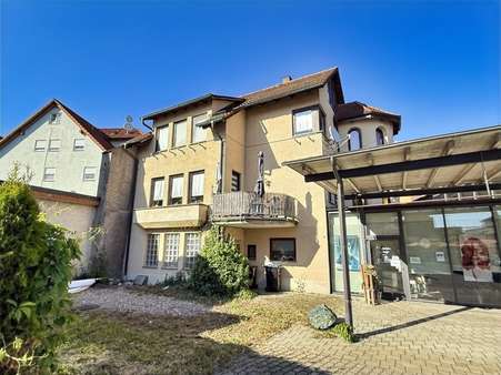 Wohnhaus mit Balkon - Mehrfamilienhaus in 88605 Meßkirch mit 413m² kaufen