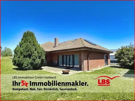 Kernsanierter Bungalow mit Traumküche, Kamin, Doppelgarage + Solaranlage