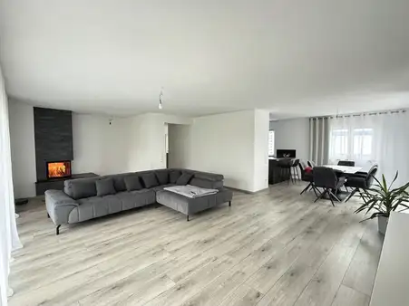 Kernsanierter Bungalow mit Traumküche, Kamin, Doppelgarage + Solaranlage