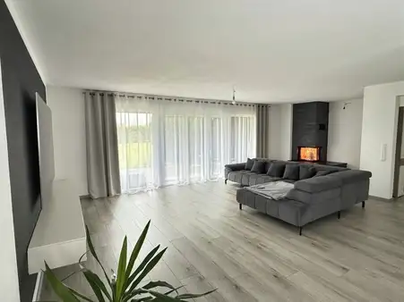 Kernsanierter Bungalow mit Traumküche, Kamin, Doppelgarage + Solaranlage