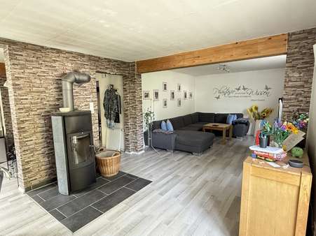 Wohn- Essbereich mit Ofen Wohn- Essbereich mit Ofen - Einfamilienhaus in 72510 Stetten mit 152m² kaufen