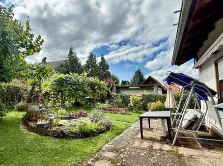 Garten mit kleinem Teich Garten mit kleinem Teich - Einfamilienhaus in 88605 Meßkirch mit 190m² kaufen