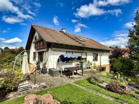 Süd-Ansicht m.Terrasse+Teich Süd-Ansicht m.Terrasse+Teich - Einfamilienhaus in 88605 Meßkirch mit 190m² kaufen