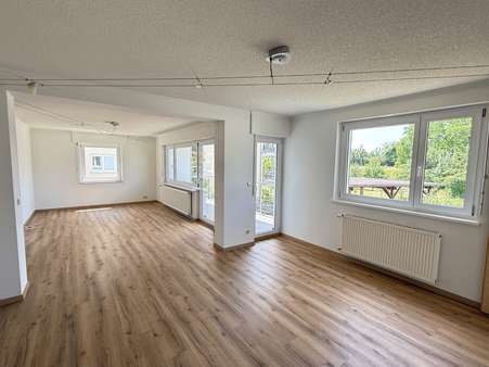 Großes Wohnzimmer mit Balkon - Einfamilienhaus in 88662 Überlingen mit 215m² mieten