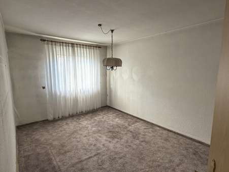 Eines von zwei Schlafzimmern im EG Eines von zwei Schlafzimmern im EG - Doppelhaushälfte in 88605 Meßkirch mit 126m² kaufen