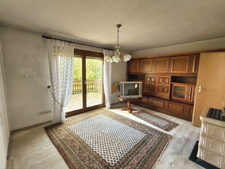 Wohnzimmer mit Terrassenzugang Wohnzimmer mit Terrassenzugang - Doppelhaushälfte in 88605 Meßkirch mit 126m² kaufen