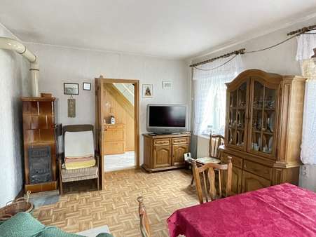 Wohnzimmer im Erdgeschoss - Bauernhaus in 72510 Stetten mit 113m² kaufen