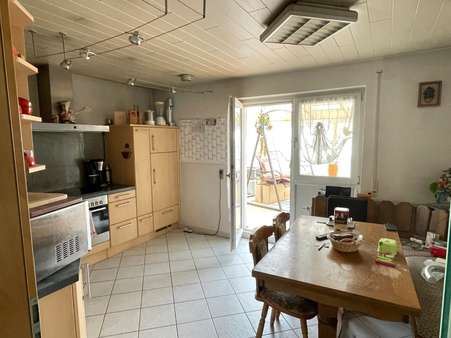 Küche mit EBK und Wintergarten - Einfamilienhaus in 72477 Schwenningen mit 217m² kaufen