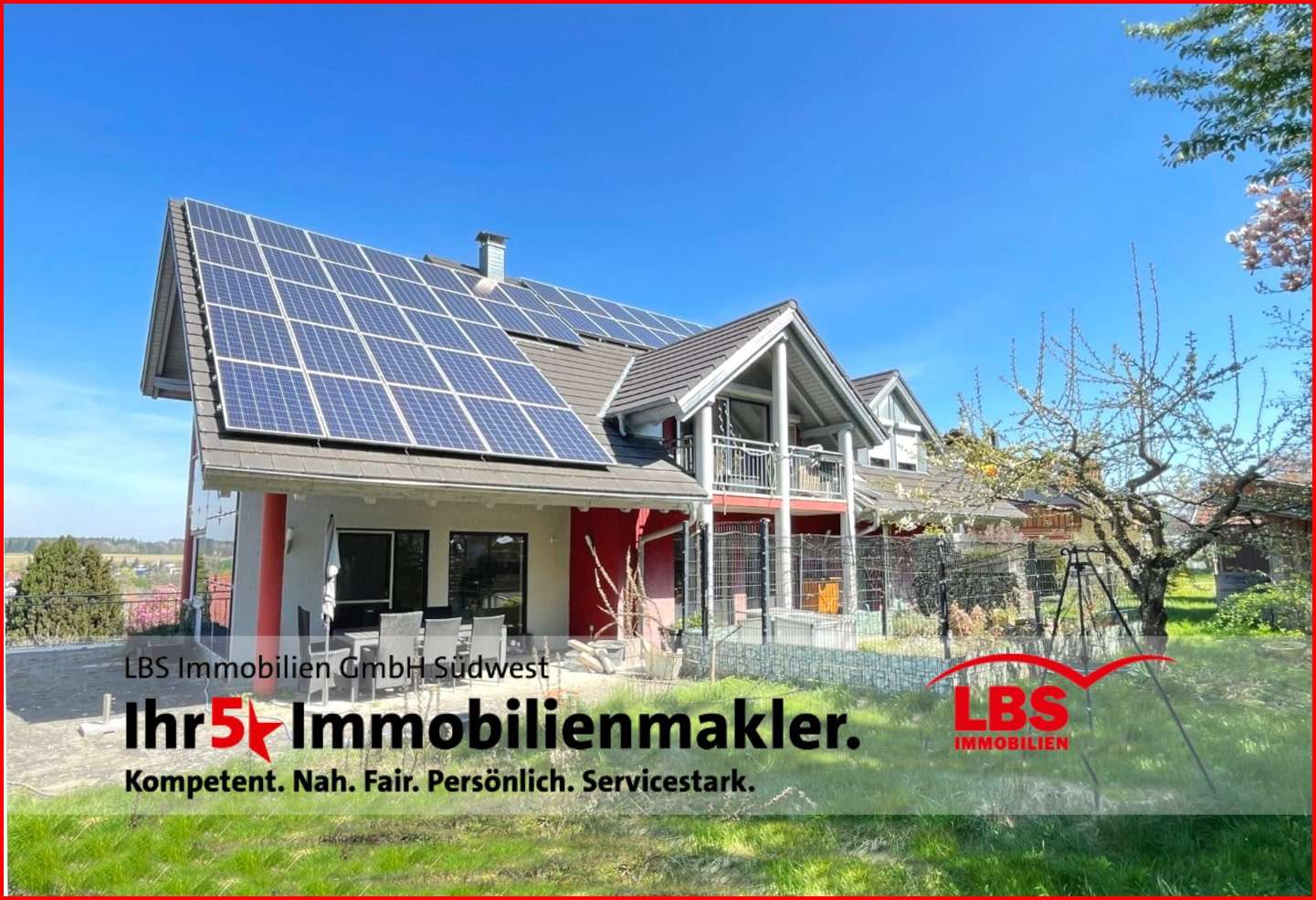 Ansicht mit PV-Anlagen+Garten - Einfamilienhaus in 88605 Meßkirch mit 380m² kaufen