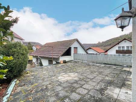 25 m² große Terrasse im EG - Zweifamilienhaus in 72479 Straßberg mit 170m² kaufen