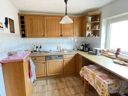 Einbauküche mit Sitzplätze - Einfamilienhaus in 78239 Rielasingen-Worblingen mit 192m² kaufen