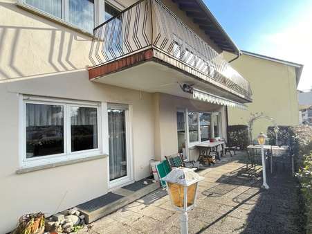 Sonnige Terrasse mit Markise - Einfamilienhaus in 78239 Rielasingen-Worblingen mit 192m² kaufen
