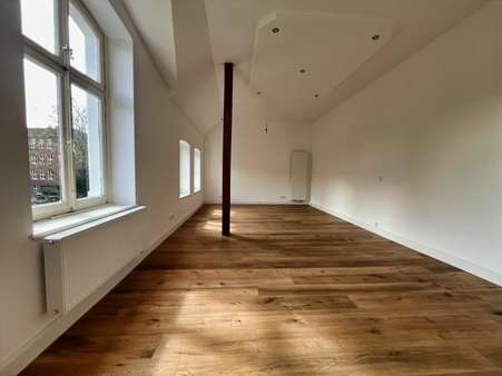 Wohnzimmer Perspektive 1 - Etagenwohnung in 45470 Mülheim mit 121m² kaufen