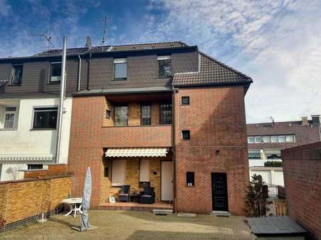 Hausansicht hinten - Mehrfamilienhaus in 45478 Mülheim mit 208m² kaufen