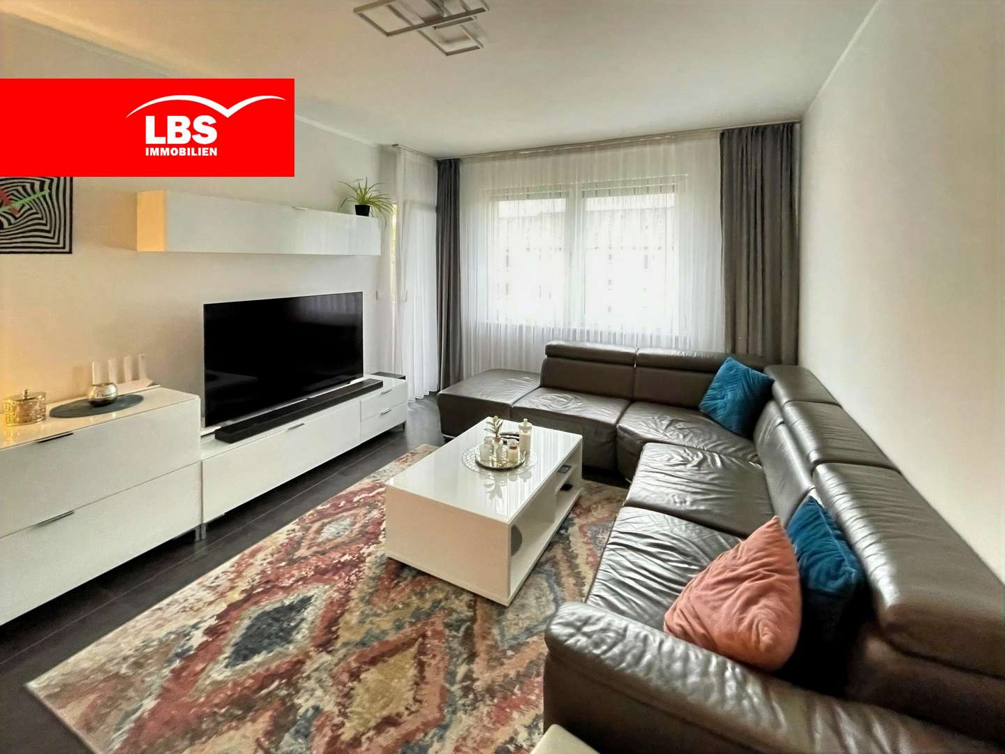 Wohnzimmer - Etagenwohnung in 46119 Oberhausen mit 118m² kaufen