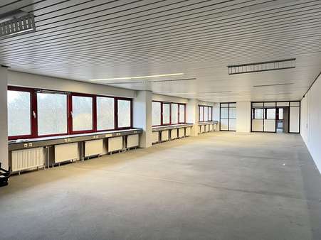 Großraumbüro - Büro in 45307 Essen mit 300m² mieten
