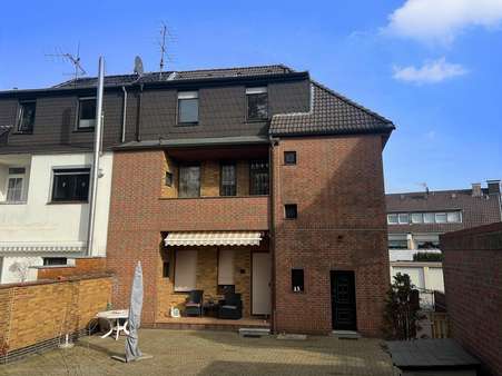 Hausansicht hinten - Mehrfamilienhaus in 45478 Mülheim mit 208m² kaufen