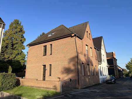 Hausansicht seitlich - Mehrfamilienhaus in 45478 Mülheim mit 208m² kaufen