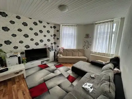 Mehrfamilienhaus mit Potential - 3 Wohnungen und 1 Gewerbeeinheit