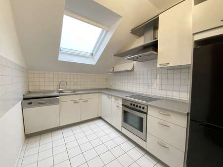 Einbauküche mit Elektrogeräten - Dachgeschosswohnung in 63500 Seligenstadt mit 66m² kaufen