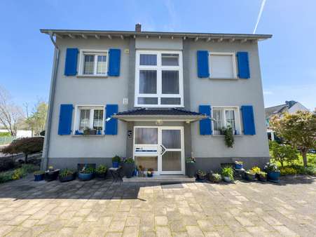 Seitenansicht - Zweifamilienhaus in 63500 Seligenstadt mit 157m² kaufen