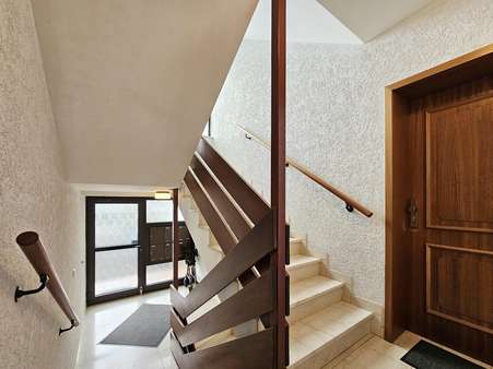 Treppenhaus - Erdgeschosswohnung in 63500 Seligenstadt mit 97m² kaufen