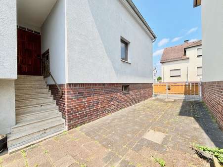 Einfahrt|Stellplatz - Einfamilienhaus in 63179 Obertshausen mit 172m² kaufen