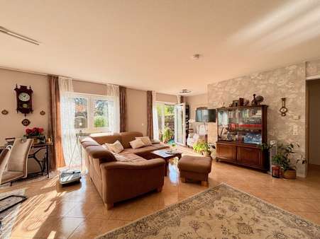 Wohnbereich - Erdgeschosswohnung in 63075 Offenbach mit 106m² kaufen