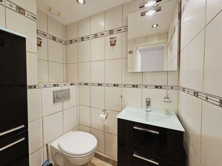 Gäste-WC - Maisonette-Wohnung in 63110 Rodgau mit 268m² kaufen